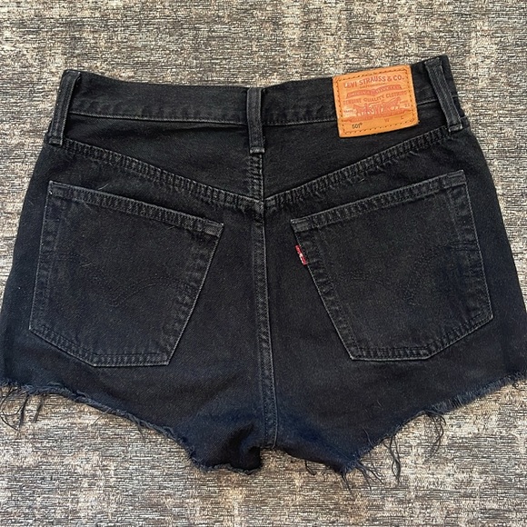 Black Levi button up jean shorts - Picture 2 of 4